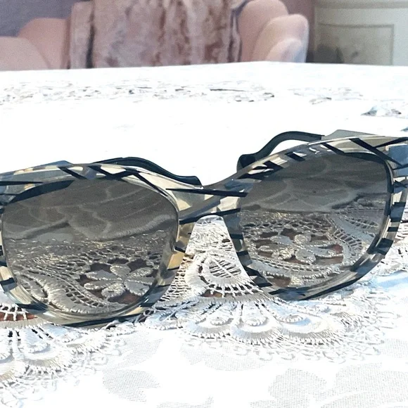 FENDI TRANSLUCENT SUNGLASSES - Picture 6 of 8